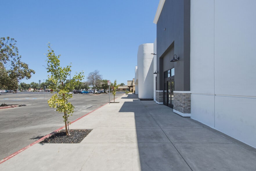 More Photos Of 635 Fairfield Dr, Merced Movie Theatre For Sale