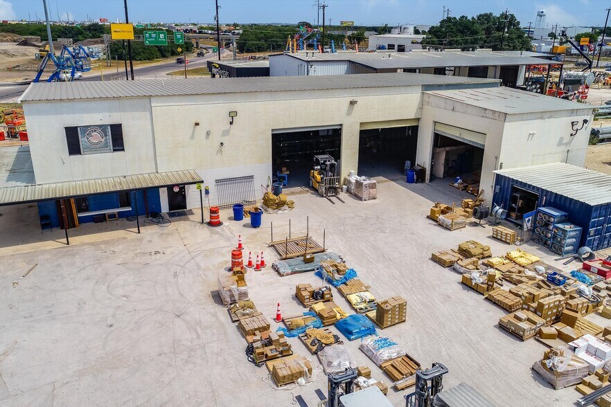More Photos Of 662 N WW White Rd, San Antonio Light Distribution For Lease