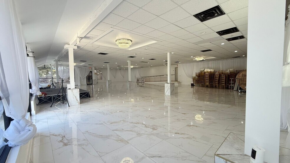 More Photos Of 5051 66th St N, Saint Petersburg Office For Sale