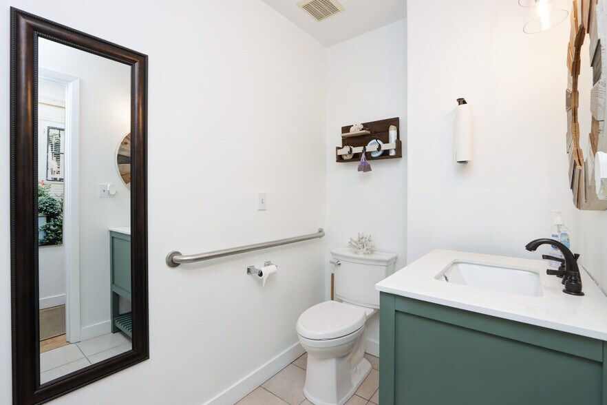 More Photos Of 208 S Curtis Rd, Boise Office For Sale