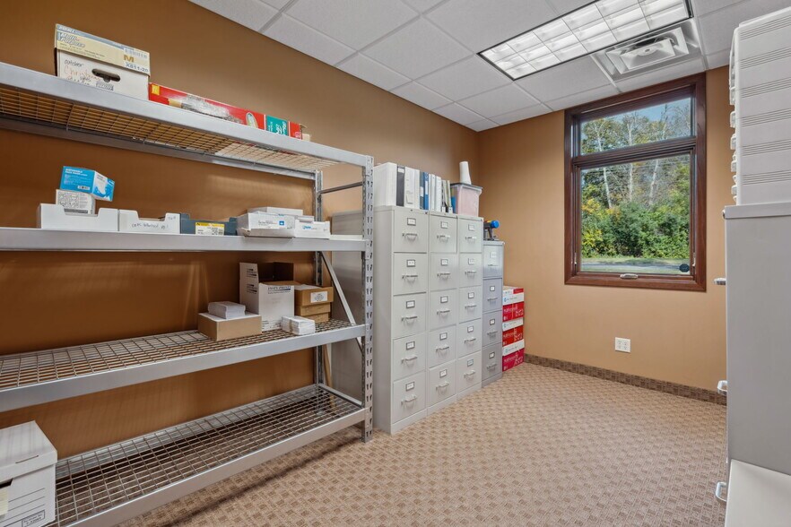 More Photos Of 225 Cedardale Dr SE, Owatonna Office For Sale