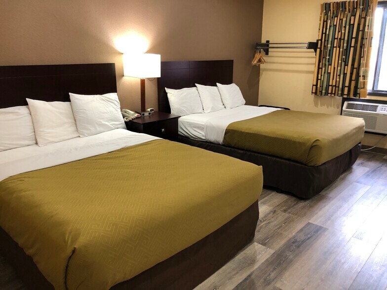 More Photos Of 2600 SE 16th St, Ames Hotel For Sale