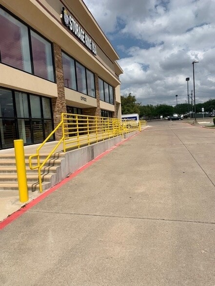 More Photos Of 2515 E Rosemeade Pky, Carrollton Self Storage For Lease