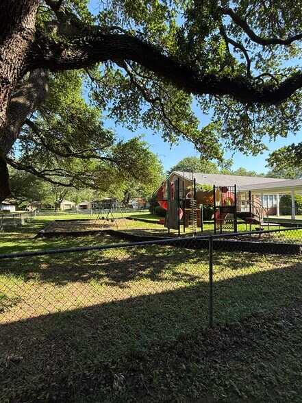 More Photos Of 1915 Grover Pl, Shreveport Specialty For Lease