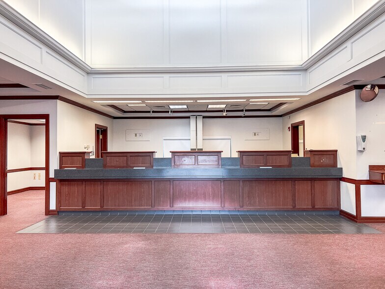 More Photos Of 3060 Industry Dr, Lancaster Specialty For Lease