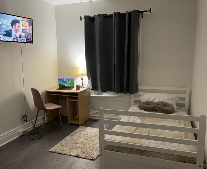 More Photos Of 271 Thomas St, Peterborough Apartments For Sale