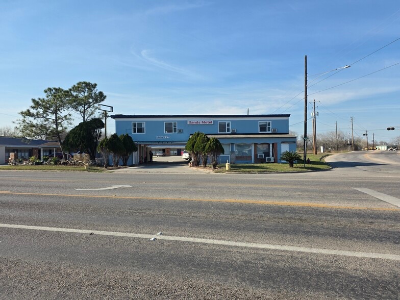 More Photos Of 1207 W Main St, Port Lavaca Hotel For Sale
