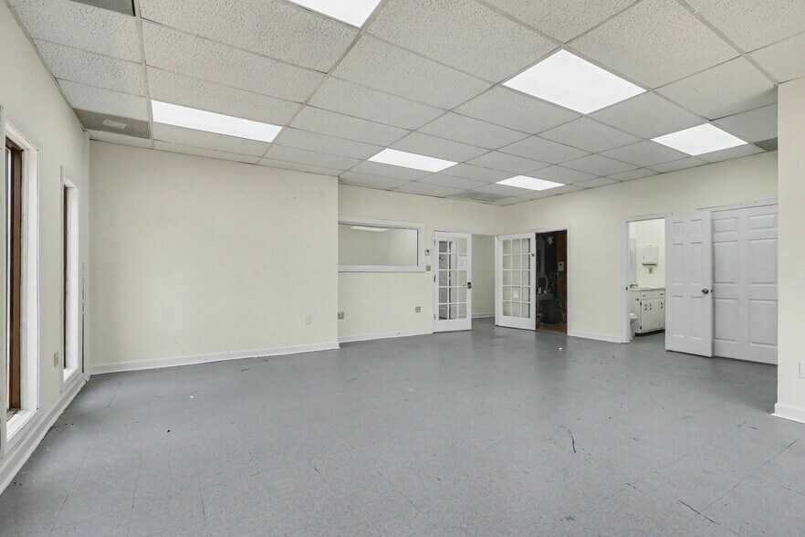 More Photos Of 1445 Cleveland Ave, East Point Showroom For Sale