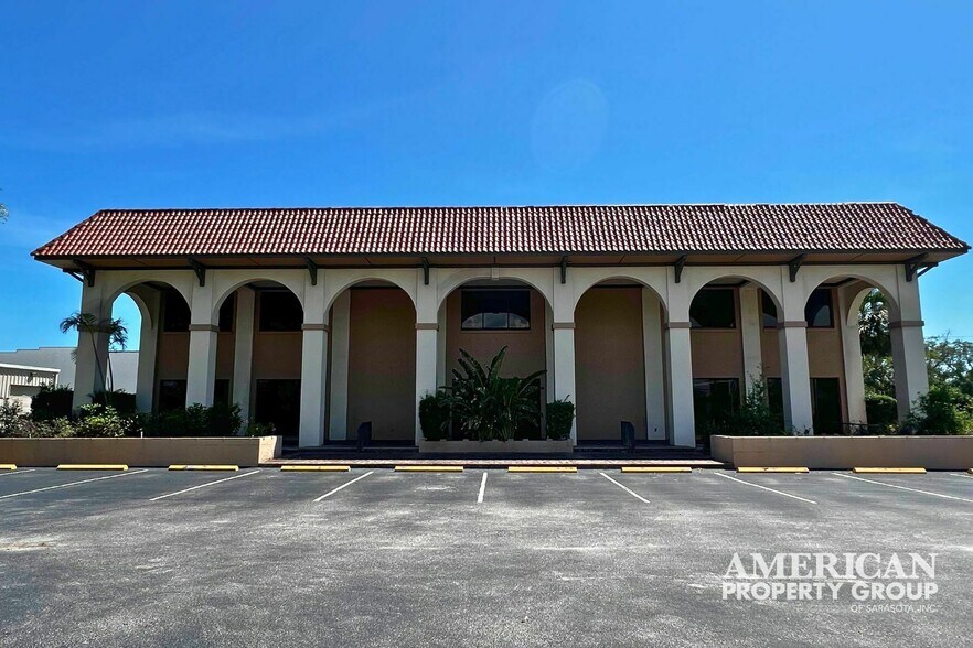 More Photos Of 2100 S Tamiami Trl, Venice Office For Lease
