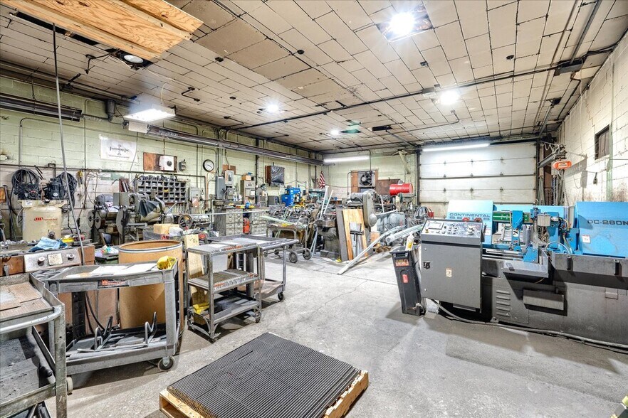 More Photos Of 2600 Duss Ave, Ambridge Unknown For Sale