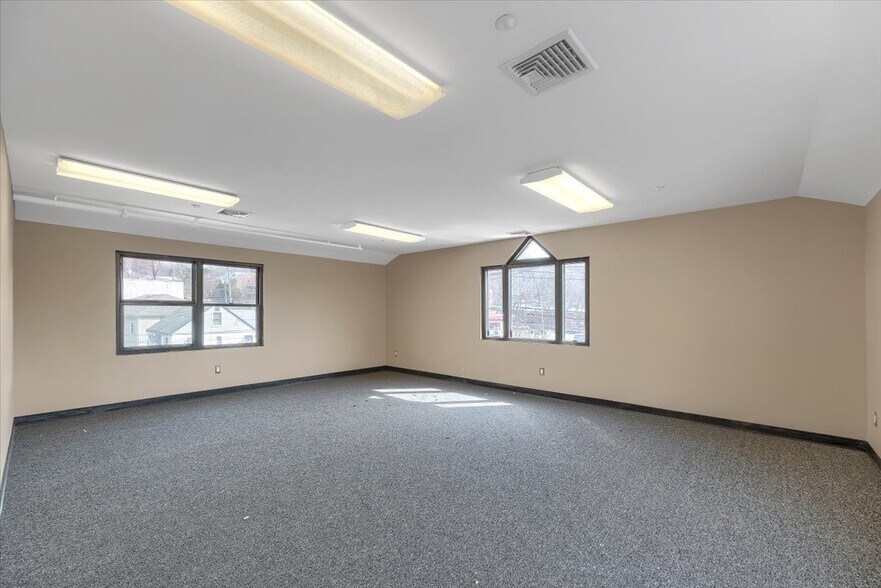 More Photos Of 8 Revolutionary Rd, Ossining Medical For Lease