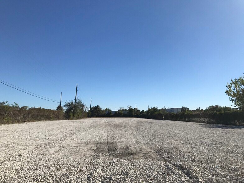 More Photos Of 16570 Beaumont Hwy, Houston Land For Lease