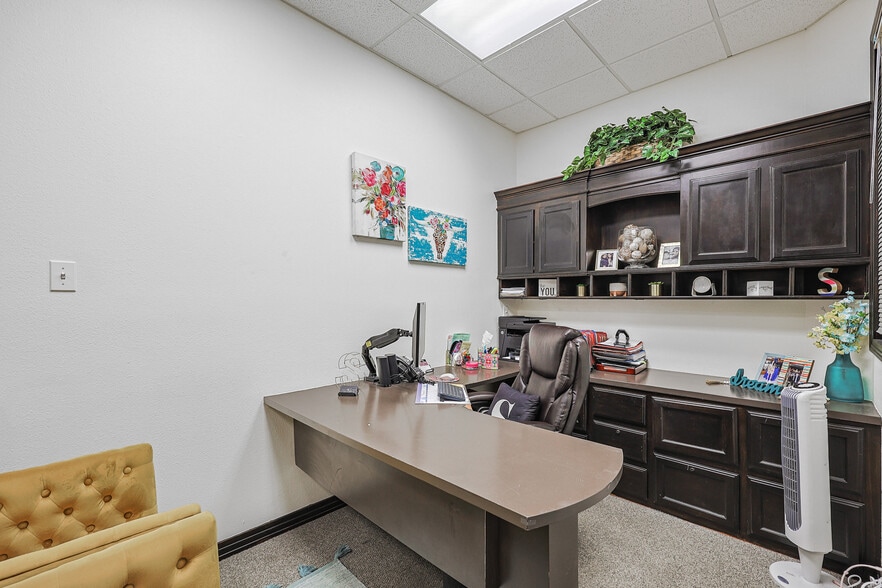 More Photos Of 2001 W Nolana Ave, McAllen Office For Lease