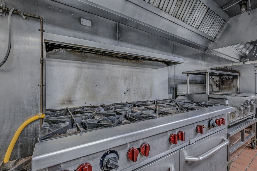 More Photos Of 821 Northern Blvd, Clarks Summit Restaurant For Sale