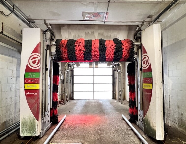 More Photos Of 701 S River St, Spooner Carwash For Sale