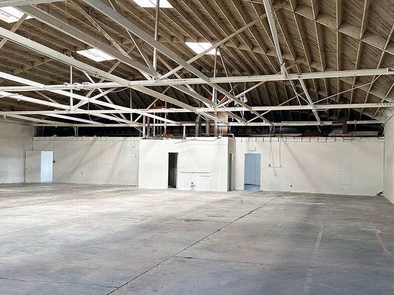 More Photos Of 5106 E Washington Blvd, Commerce Warehouse For Lease