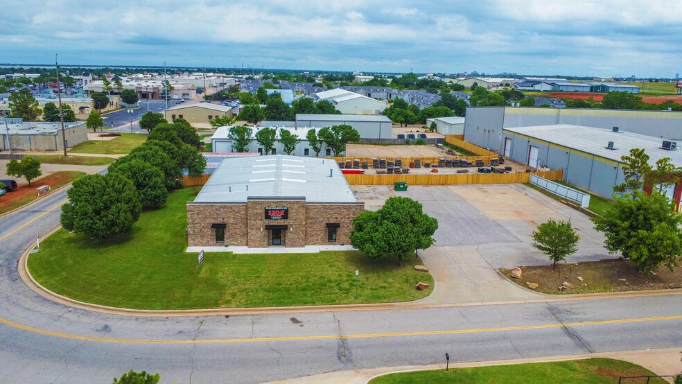 More Photos Of 8200 Glade Ave, Oklahoma City Warehouse For Lease
