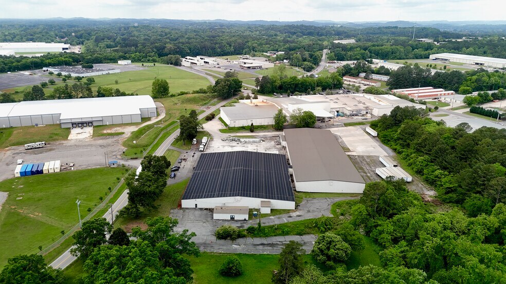 More Photos Of 2915 20th St NE, Cleveland Distribution For Lease