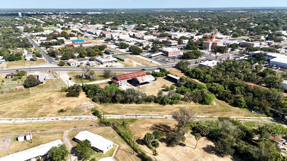 More Photos Of 305 W Houston St, Beeville Warehouse For Sale