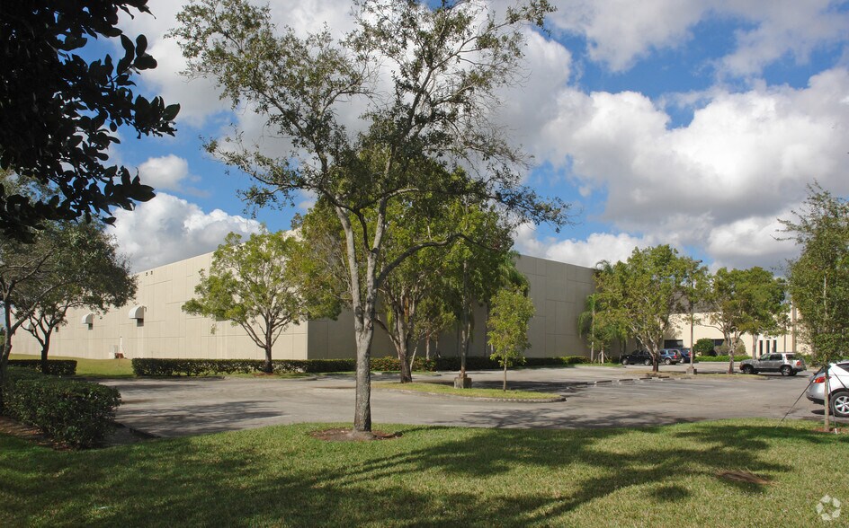 More Photos Of 3365 Enterprise Ave, Weston Office For Lease