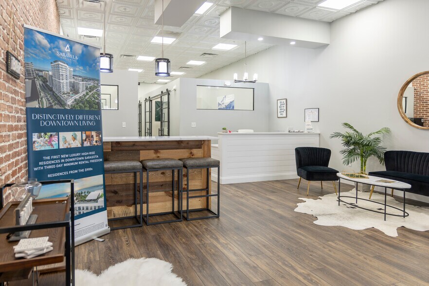 More Photos Of 1433 Main St, Sarasota Storefront For Lease
