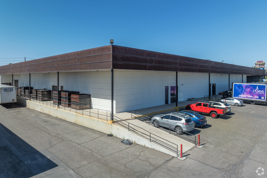 Primary Photo Of 4300 W Tropicana Ave, Las Vegas Warehouse For Lease