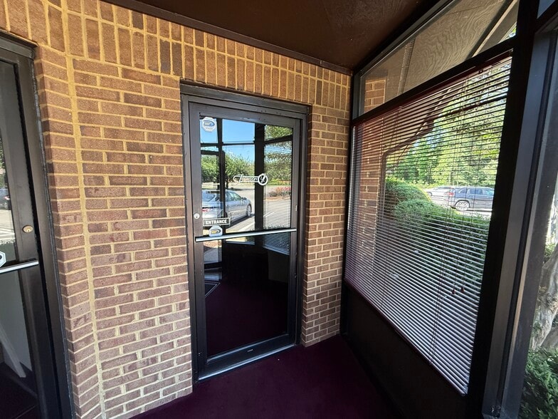 More Photos Of 403 Chatham Sq, Fredericksburg Office For Sale