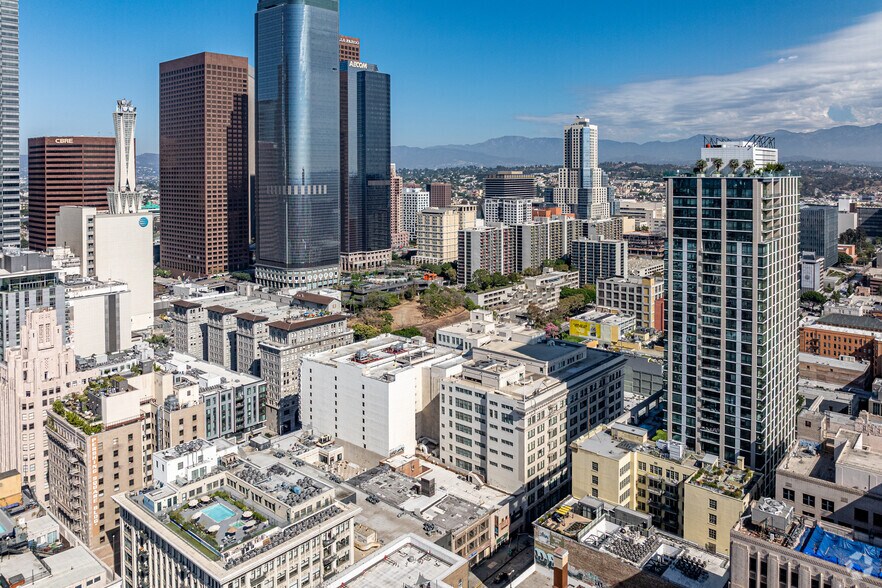 More Photos Of 425 S Broadway, Los Angeles General Retail For Sale