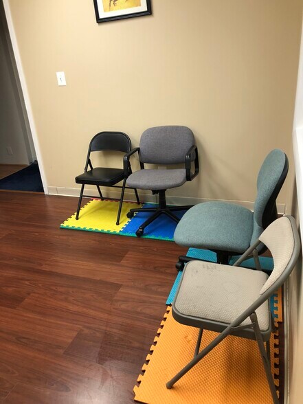 More Photos Of 1323 Shepard Dr, Sterling Showroom For Lease