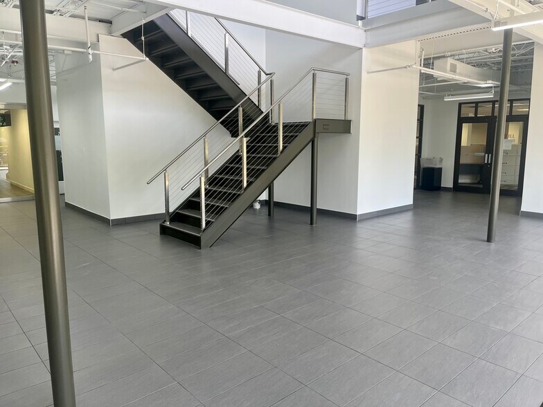 More Photos Of 4200 Buckingham Rd, Fort Worth Office For Lease