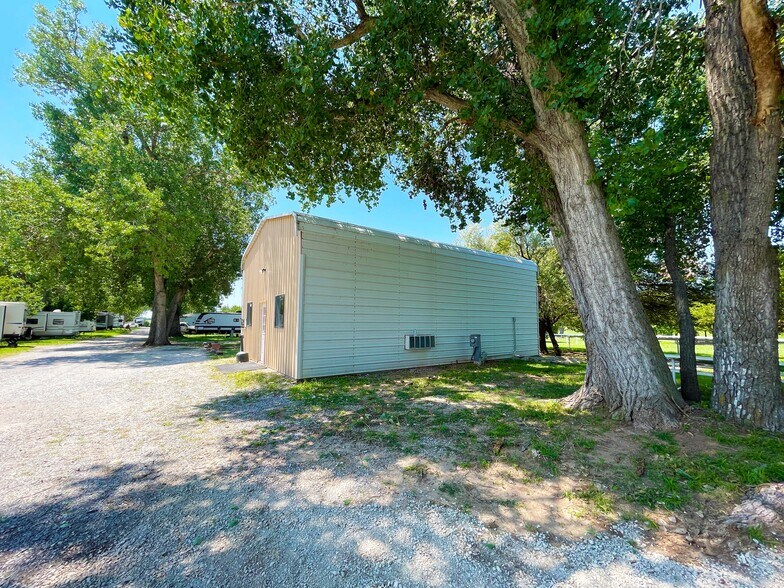 More Photos Of 25338 US Highway 270, Woodward Trailer Camper Park For Sale