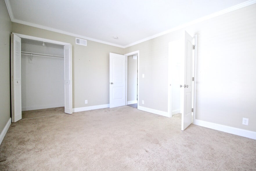 More Photos Of 4427-4433 Holly St, Kansas City Apartments For Sale