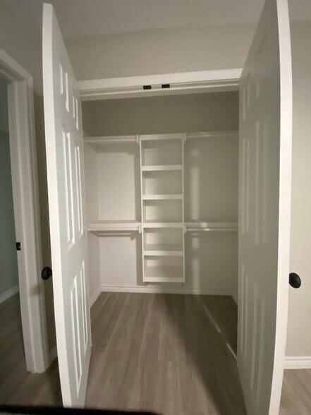 More Photos Of 1173 N Main St, Vidor Office For Lease