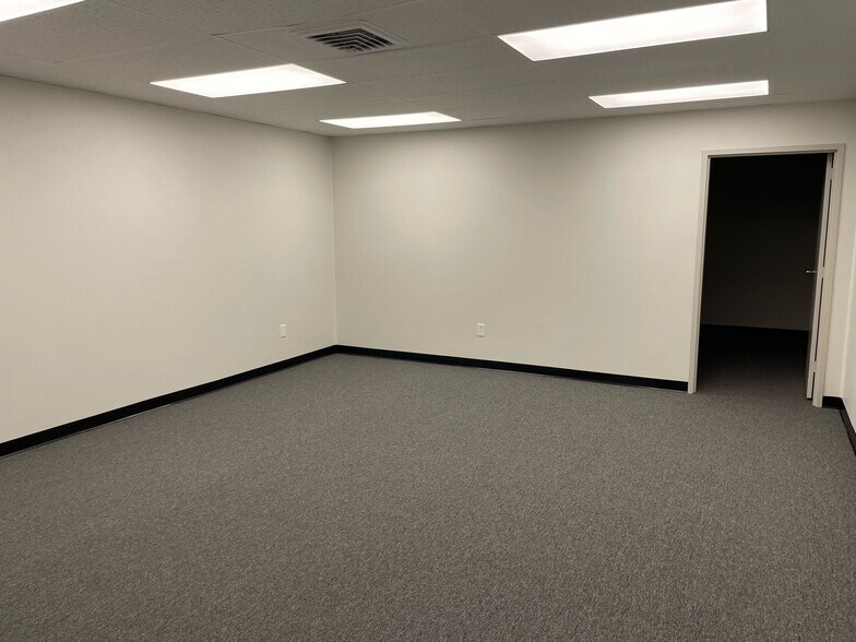 More Photos Of 10122 Long Point Rd, Houston Medical For Lease