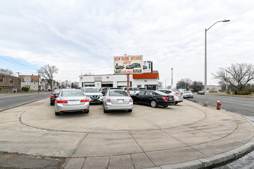 More Photos Of 385 New Park Ave, Hartford Auto Repair For Sale