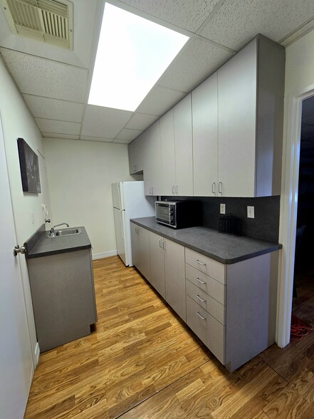 More Photos Of 2002 Cedar Dr, La Marque Freestanding For Lease