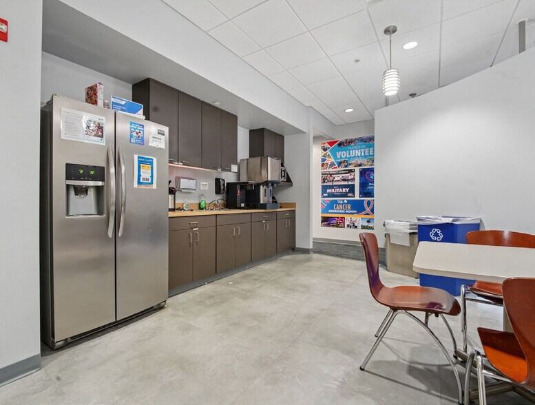 More Photos Of 600-640 S Front St, Columbus Parking Garage For Lease