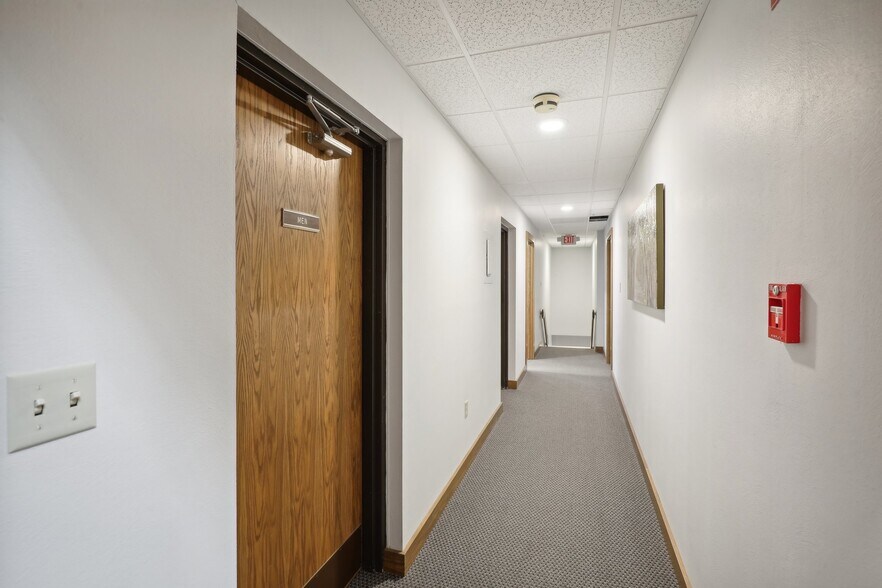 More Photos Of 101 Jones St, Barneveld General Retail For Sale