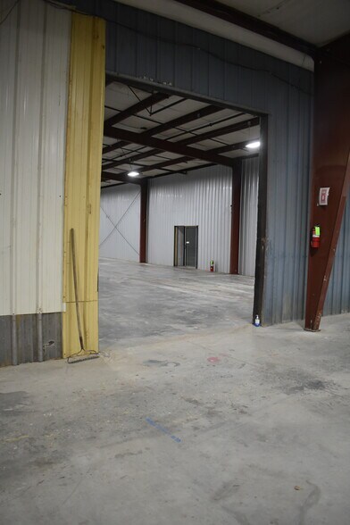 More Photos Of 216 Industrial Dr, Ridgeland Warehouse For Sale