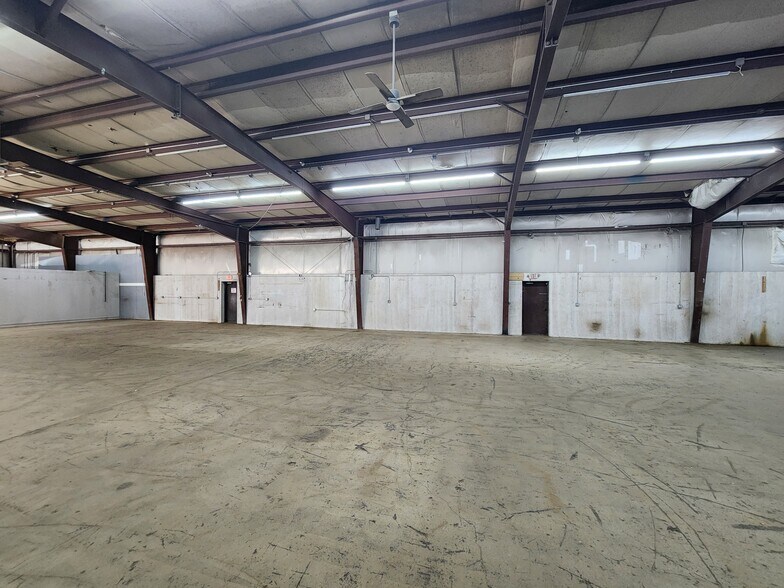 More Photos Of 9100 Louisiana St, Merrillville Warehouse For Lease