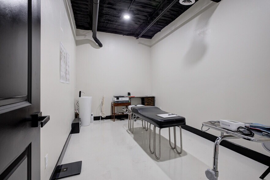 More Photos Of 6500 N Meridian Ave, Oklahoma City Medical For Sale