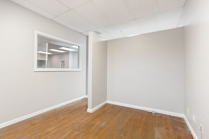 More Photos Of 1293 Clove Rd, Staten Island Office For Lease