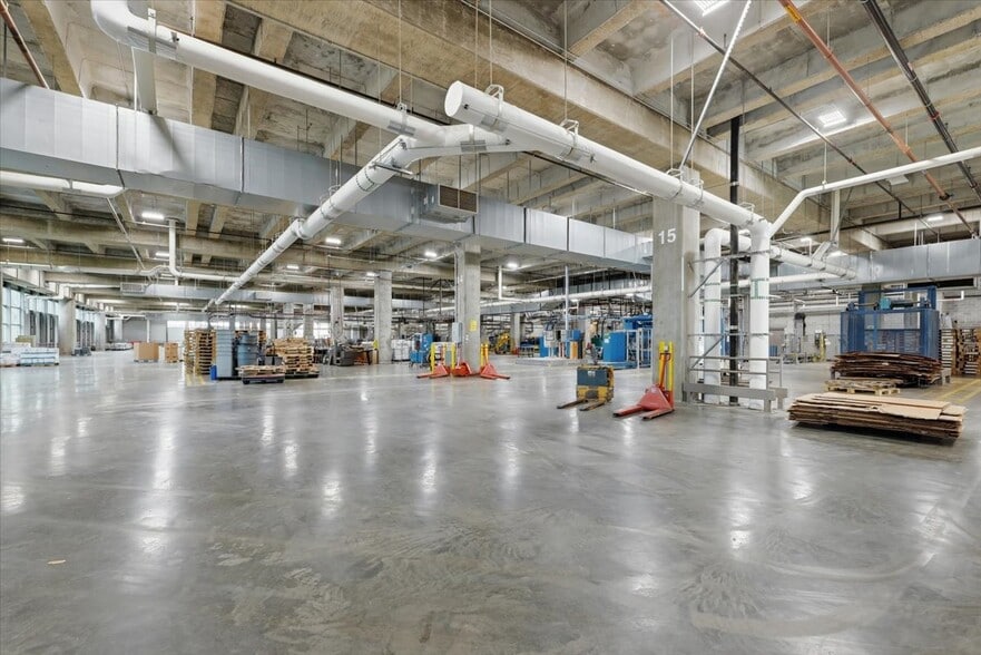 More Photos Of 1250 Capitol Avenue, Omaha Manufacturing For Sale