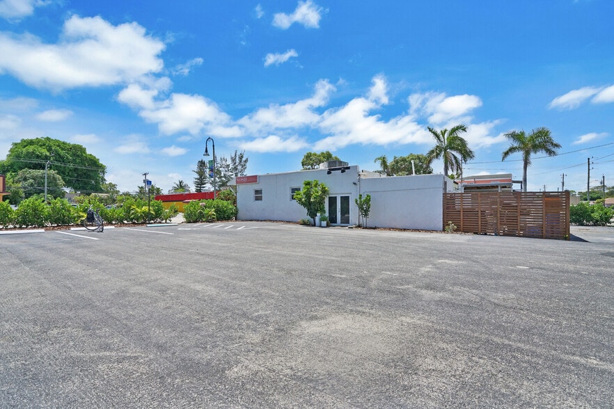 More Photos Of 2211 N Dixie Hwy, Lake Worth Freestanding For Lease