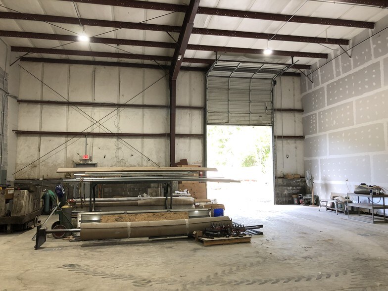More Photos Of 16411 Jefferson Davis Hwy, Chester Warehouse For Lease
