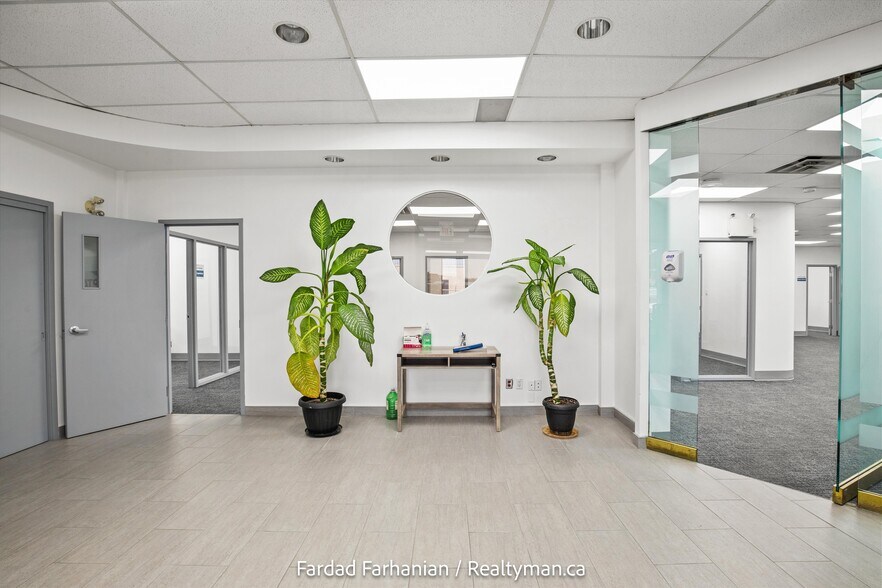 More Photos Of 42 Cardico Dr, Whitchurch-Stouffville Warehouse For Lease