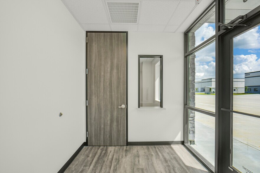 More Photos Of 1800 Meadow Edge Ln, Spring Unknown For Lease