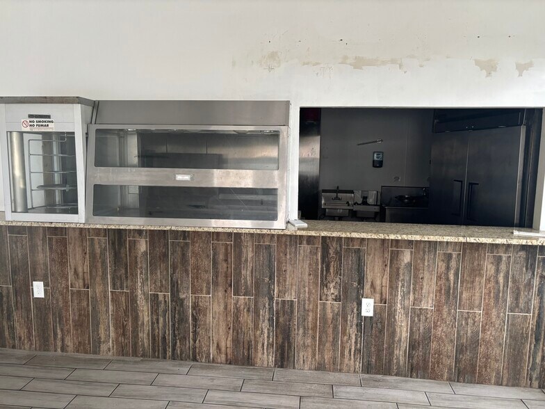 More Photos Of 5617 Mccart Ave, Fort Worth Service Station For Lease