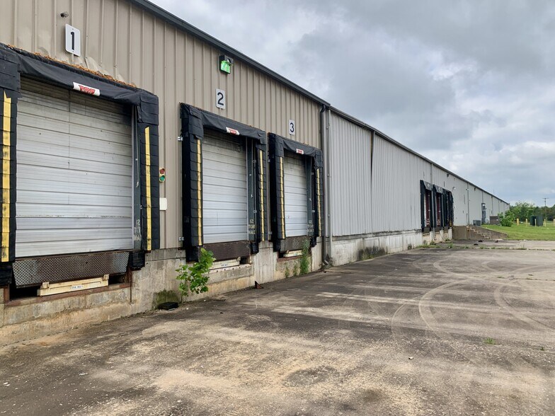 More Photos Of 5725 Howard Bush Dr, Neosho Distribution For Lease