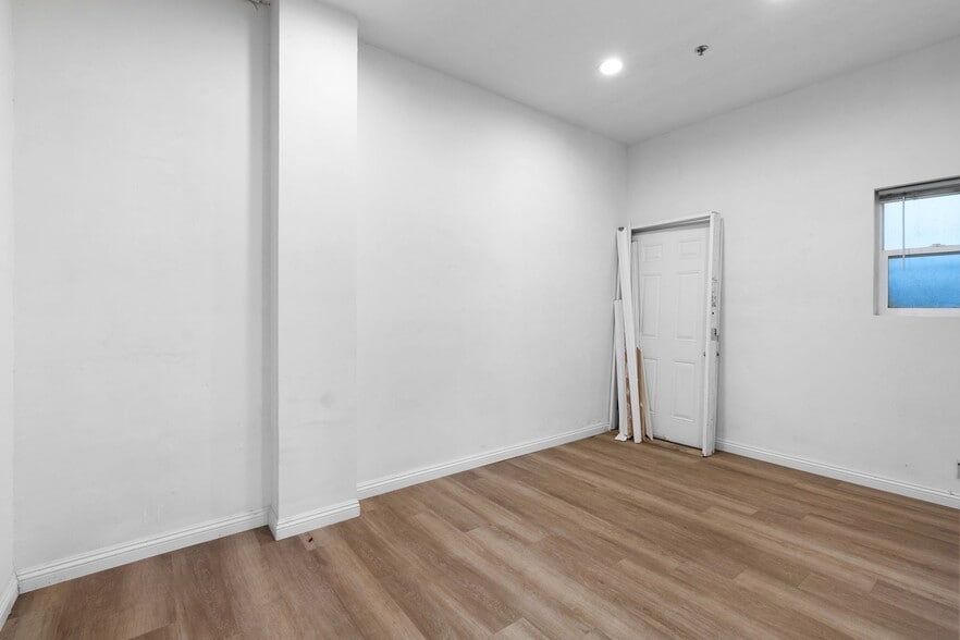 More Photos Of 127-129 S 8th Ave, La Puente Warehouse For Sale